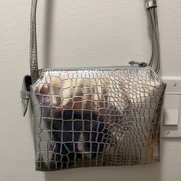 Croc-Embossed Crossbody Bag - Picture 3 of 6